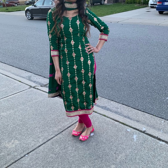 Boutique made girlish suit - Picture 2 of 2